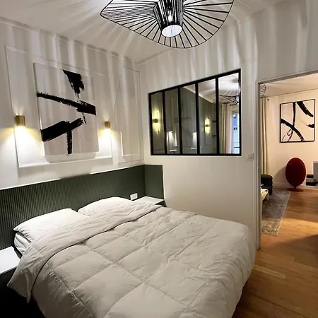 Apartment Arc De Triomphe | Champs Elysees - Magnifique T2 *